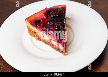 Leckere Beere Käsekuchen isoliert Rezept Idee Stockfoto