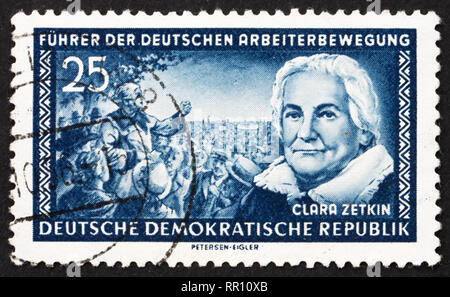 Ddr - ca. 1955: einen Stempel in der DDR gedruckt zeigt, Clara Zetkin, Deutschen Kommunistischen, ca. 1955 Stockfoto