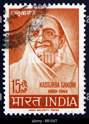 Indien - ca. 1964: einen Stempel in Indien gedruckt zeigt Kasturba Gandhi, Ehefrau von Mahatma Gandhi, ca. 1964 Stockfoto