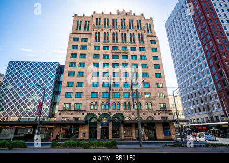 Zum 30. Dezember 2018, Adelaide South Australia: Ansicht der Fassade ikonischen Gebäude der ehemaligen kolonialen Gegenseitige leben jetzt in das Mayfair Hotel Stockfoto