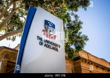 Zum 30. Dezember 2018, Adelaide South Australia: Zeichen der Eingang der Universität von Adelaide mit Logo in Adelaide SA Australia Stockfoto