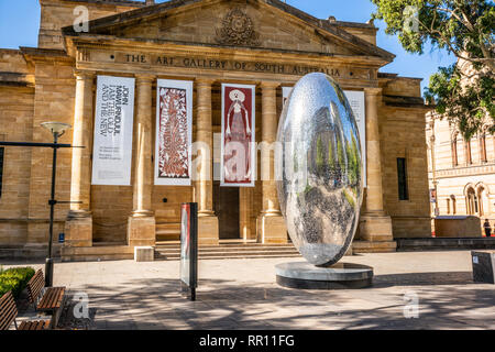 Zum 30. Dezember 2018, Adelaide South Australia: Fassade und Haupteingang Blick auf das Gebäude der Kunstgalerie von South Australia AGSA in Adelaide SA Stockfoto