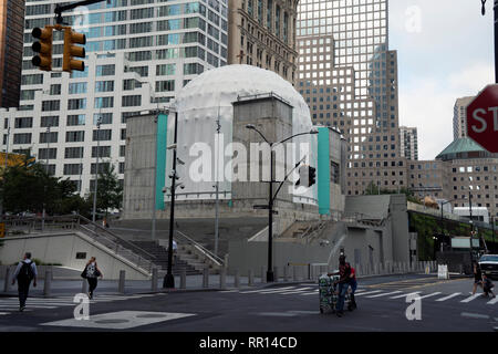 Am Dez. 5, 2017, arbeiten auf der St. Nikolaus Griechisch-orthodoxen Kirche am World Trade Center Site weil Aufbau Mittel heraus lief. Stockfoto