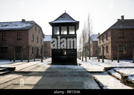 Halle guard in Auschwitz. Museum Auschwitz - Birkenau, Holocaust Museum. Jahrestag Befreiung des Kz. Stacheldraht um eine Konzentration Stockfoto