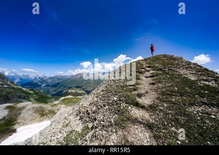 Starke Frau an der Spitze. Tignes, Frankreich. Stockfoto