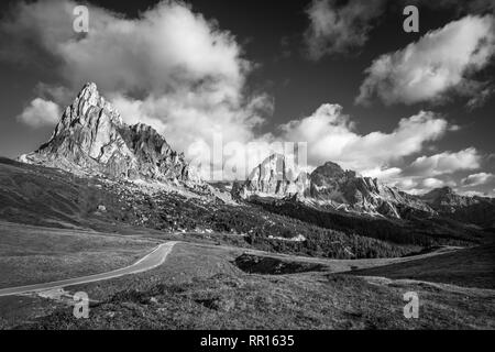 Herrlichem Panoramablick auf Passo Giau in Dolomiten Nationalpark, Italien Stockfoto