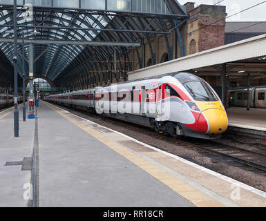 LNER Klasse 800 Azuma am Bahnhof London Kings Cross Station mit einem Testlauf Stockfoto