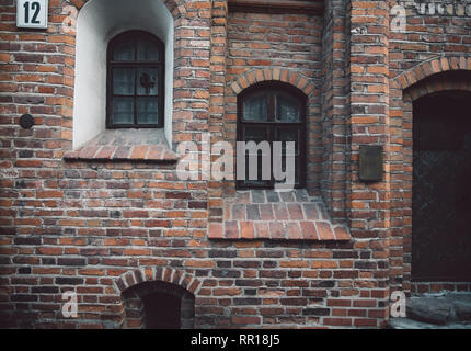 Red brickwall Fassade im alten europäischen Stil Stockfoto