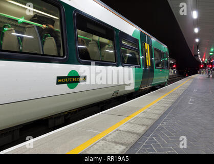 Ein GTR südlichen Klasse 377 am Bahnhof London Bridge, die die südliche Rampe logo Stockfoto