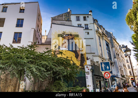 Tim und Kapitän Haddock küssen Street Art an einer Wand Rue des Petits Carreaux in Paris, Frankreich Stockfoto