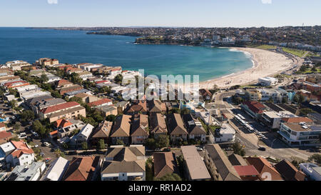 Luftaufnahme von Wohnungen und Immobilien in den östlichen Vororten von Sydney. Stockfoto