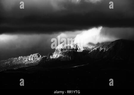 Schwarze und Weiße Kunst Landschaft Bilder der Axarquia Region Andalusien, Malaga, Spanien Stockfoto