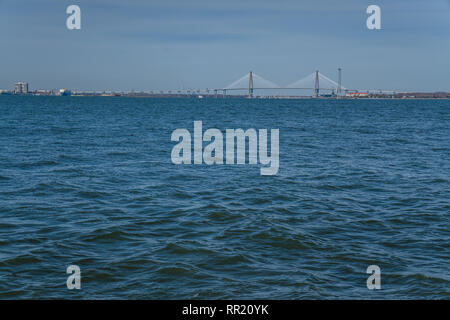 Die ravenel Bridge, in der Ferne auf den Cooper River, Charleston, South Carolina Stockfoto