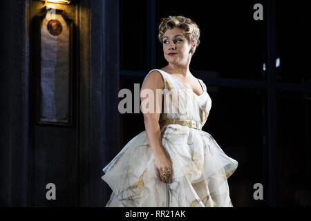 Schauspieler auf der Bühne während einer Aufführung der Schlaf einer Sommernacht im Teatro de la Zarzuela in Madrid mit: Schauspieler Wo: Madrid, Spanien Wann: 23 Jan 2019 Credit: Oscar Gonzalez/WENN.com Stockfoto