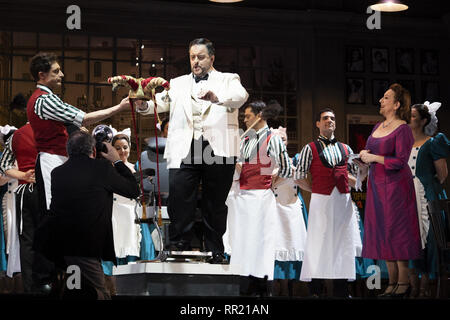 Schauspieler auf der Bühne während einer Aufführung der Schlaf einer Sommernacht im Teatro de la Zarzuela in Madrid mit: Schauspieler Wo: Madrid, Spanien Wann: 23 Jan 2019 Credit: Oscar Gonzalez/WENN.com Stockfoto