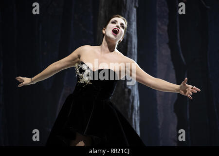 Schauspieler auf der Bühne während einer Aufführung der Schlaf einer Sommernacht im Teatro de la Zarzuela in Madrid mit: Schauspieler Wo: Madrid, Spanien Wann: 23 Jan 2019 Credit: Oscar Gonzalez/WENN.com Stockfoto