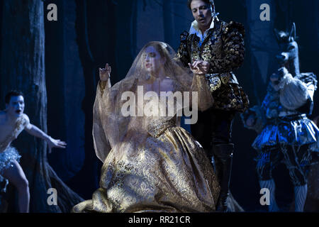 Schauspieler auf der Bühne während einer Aufführung der Schlaf einer Sommernacht im Teatro de la Zarzuela in Madrid mit: Schauspieler Wo: Madrid, Spanien Wann: 23 Jan 2019 Credit: Oscar Gonzalez/WENN.com Stockfoto