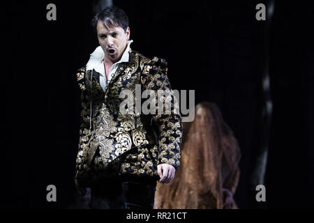 Schauspieler auf der Bühne während einer Aufführung der Schlaf einer Sommernacht im Teatro de la Zarzuela in Madrid mit: Schauspieler Wo: Madrid, Spanien Wann: 23 Jan 2019 Credit: Oscar Gonzalez/WENN.com Stockfoto