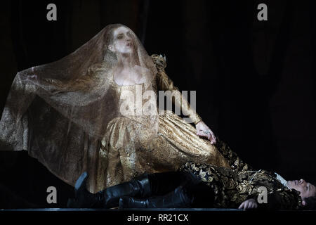 Schauspieler auf der Bühne während einer Aufführung der Schlaf einer Sommernacht im Teatro de la Zarzuela in Madrid mit: Schauspieler Wo: Madrid, Spanien Wann: 23 Jan 2019 Credit: Oscar Gonzalez/WENN.com Stockfoto