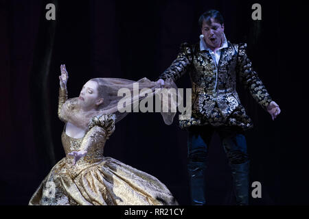 Schauspieler auf der Bühne während einer Aufführung der Schlaf einer Sommernacht im Teatro de la Zarzuela in Madrid mit: Schauspieler Wo: Madrid, Spanien Wann: 23 Jan 2019 Credit: Oscar Gonzalez/WENN.com Stockfoto
