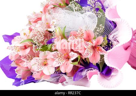 Blumenstrauß von alstroemeria auf weißem Hintergrund closeup isoliert Stockfoto