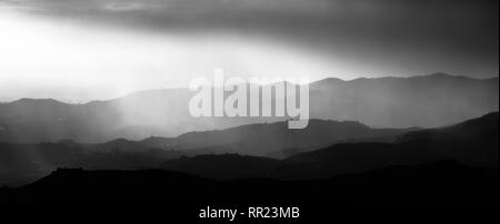 Schwarze und Weiße Kunst Landschaft Bilder der Axarquia Region Andalusien, Malaga, Spanien Stockfoto