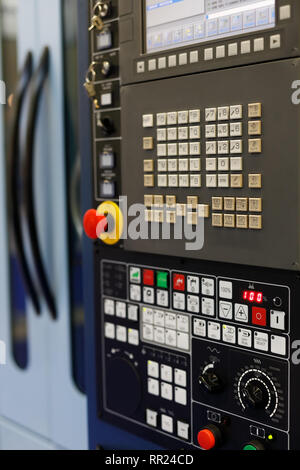 CNC-Drehmaschine Machine Control Panel. Selektive konzentrieren. Stockfoto