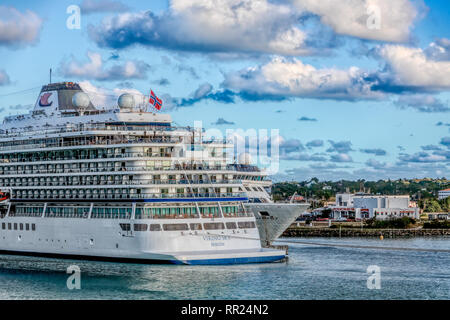 ANTIGUA, WEST INDIES - 1. März 2018: Die Wirtschaft in Antigua ist fast ausschließlich vom Tourismus. Es ist eine große Kreuzfahrt Reiseziel, Resort Lage ein Stockfoto