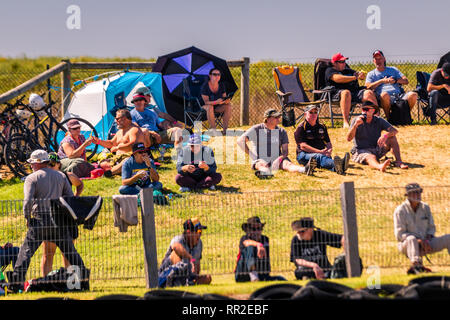 Melbourne, Australien. 24 Feb, 2019. MELBOURNE, AUSTRALIEN - 24. Februar: Massen bis Läppen das perfekte Wetter am2019 MOTUL FIM Superbike Weltmeisterschaft auf Phillip Island, Australien, am 24. Februar 2019. Credit: Dave Hewison Sport/Alamy leben Nachrichten Stockfoto