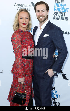 SANTA MONICA, Los Angeles, CA, USA - 23. Februar: Schauspielerin Annie Maude Starke und Ehemann Marc Albu kommen an der 2019 Film Independent Spirit Awards in den Santa Monica Beach am 23. Februar 2019 in Santa Monica, Los Angeles, Kalifornien, USA. (Foto von Xavier Collin/Image Press Agency) Stockfoto