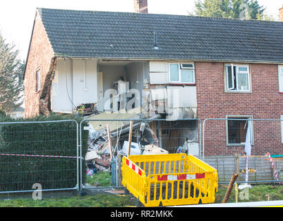 Bristol, UK. 24 Feb, 2019. Am Samstag Abend eine Explosion an einem Haus in Whitchurch Lane, Hartcliffe in Bristol schlecht ein Haus beschädigt. Drei Personen wurden ins Krankenhaus gebracht. Bristol, UK. 24. Februar 2019. Credit: Redorbital Fotografie/Alamy leben Nachrichten Stockfoto