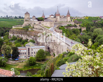 Blick auf die Burg aus dem 13. Jahrhundert Kamjanez-podilskyj, Ukraine. Stockfoto