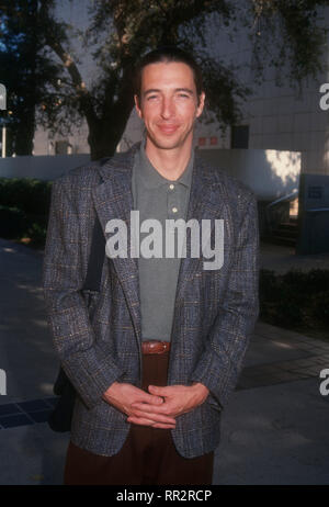 VAN NUYS, CA - Januar 28: Ron Reagan besucht Pressekonferenz an Erik und Lyle Menendez, Superior Court Richter Stanley Weisberg erklärt einen Fehlversuch in Lyle Menendez Trial am 28. Januar 1994 in Van Nuys Gerichtsgebäude in Van Nuys, Kalifornien. Foto von Barry King/Alamy Stock Foto Stockfoto