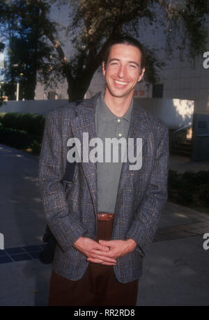 VAN NUYS, CA - Januar 28: Ron Reagan besucht Pressekonferenz an Erik und Lyle Menendez, Superior Court Richter Stanley Weisberg erklärt einen Fehlversuch in Lyle Menendez Trial am 28. Januar 1994 in Van Nuys Gerichtsgebäude in Van Nuys, Kalifornien. Foto von Barry King/Alamy Stock Foto Stockfoto