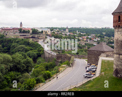 Blick auf die Altstadt von Kamjanez-podilskyj aus dem 13. Jahrhundert Kamjanez-podilskyj Schloss, Ukraine. Stockfoto