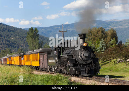 Durango & Silverton Zug rollt durch die Landschaft Stockfoto