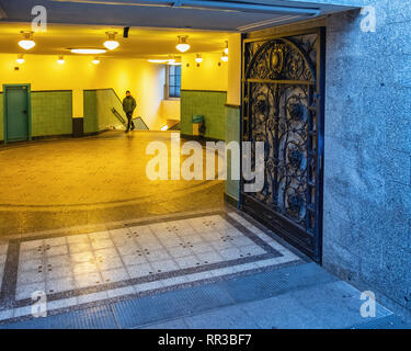 Berlin Wilmersdorf, Heidelberger Platz U3 U-Bahn U-Bahn, entworfen vom Architekten Willy Leitgebel Stockfoto