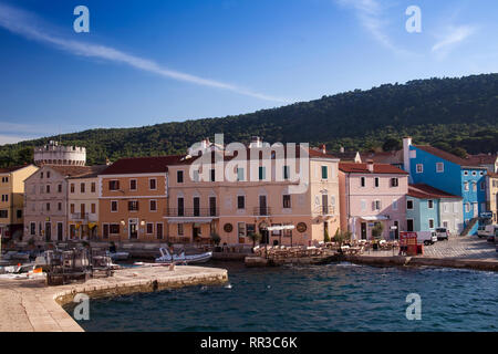 Blick auf die Hafeneinfahrt von Veli Losinj, Insel Cres, Kroatien, Kvarner Bucht, Adria, Kroatien Stockfoto