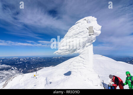 Puchberg am Schneeberg Schneeberg: Berg, Gipfel Klosterwappen, schneebedeckte Gipfel, Bergsteiger in Wiener Alpen, Alpen, Niederösterreich, Niedrig Stockfoto