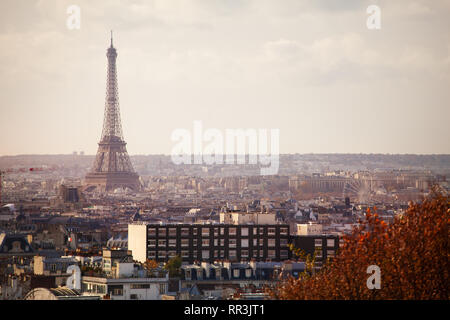 Blick auf Paris und Eifel Turm aus dem 20. Bezirk Stockfoto