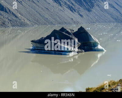 Eisberge auf der Tasman Lake, Mount Cook Nationalpark, Südinsel, Neuseeland Stockfoto