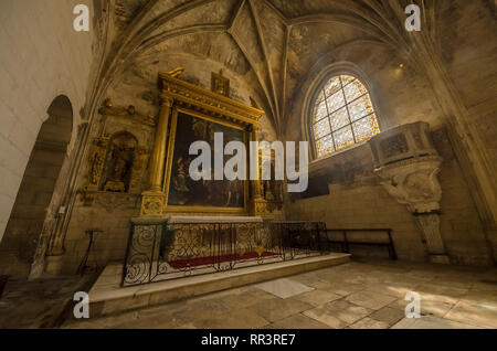 Frankreich ARLES SEP 2018 einen Blick auf die Innenausstattung der Eglise Notre-Dame-la-große Kirche in Arles Stadt der Provence Frankreich Stockfoto