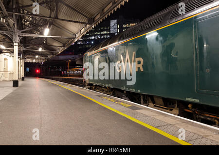 First Great Western Railway Class 57 Lokomotive in London Paddington auf dem 2145 Penzance - London Paddington nacht Riviera sleeper angekommen Stockfoto