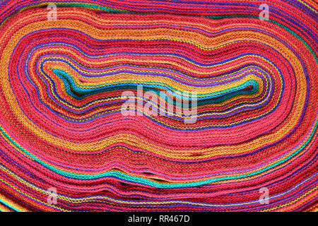 Lebendige rosa Ton abstrakte gesäumt von aufgerollt Peruanischen Gewebe für Hintergrund, Banner, Textur Stockfoto
