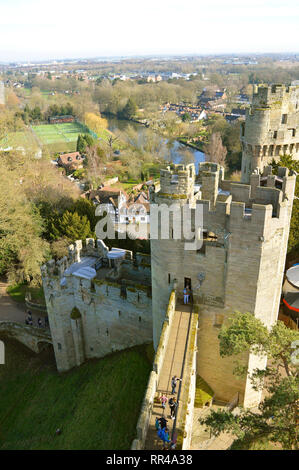 Die historischen mittelalterlichen Schloss Warwick, Warwickshire gesehen von Guy's Tower Stockfoto