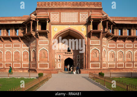 Jahangir Palace Agra Fort wurde im Jahre 1573 fertig gestellt und war der Hauptwohnsitz des Mughal dynasty bis 1638. Es ist ein UNESCO Weltkulturerbe. Stockfoto