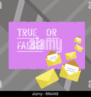 Schreiben Hinweis showingTrue oder Falsch. Business foto Präsentation zwischen einer Tatsache entscheiden oder eine Lüge Zweifel Verwirrung Stockfoto