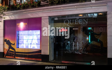 London, Großbritannien, 18. Oktober 2018: ein Pop-up-store Selling records Videos und Erinnerungsstücke der britischen Rocklegende Queen in der Carnaby Street Stockfoto