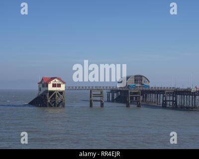 Die rettungsboote Häuser, alte und neue Mumbles Stockfoto