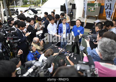 NAGO, Japan - 23. Februar: Denny Tamaki (C), Gouverneur der Präfektur Okinawa, sprechen Sie in Naha am 23. Februar 2019. Okinawan Bewohner wirft ihre Stimmen auf ab dem 15. Februar 24, 2019 in einer Präfektur Referendum über die umstrittene Verlegung der US-Militärbasis auf einer entlegenen Insel Henoko. (Foto von Richard Atrero de Guzman/LBA) Stockfoto